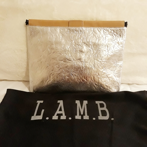 The Fallon Clutch - Picture 3 of 12